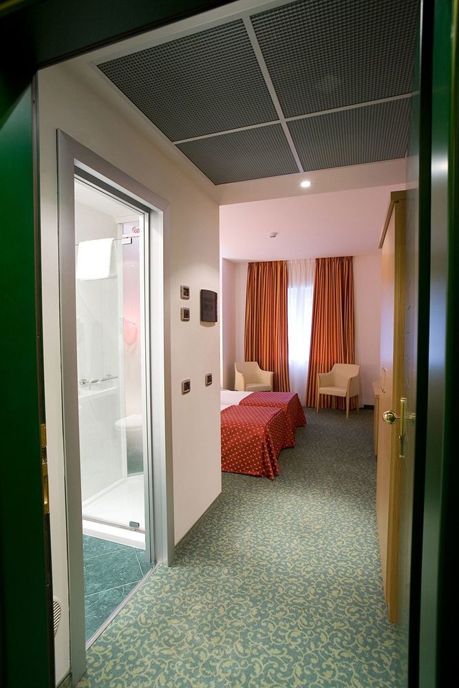 Senator Hotel